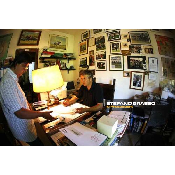 Valfredo Valiani in his office at Pisa San Rossore Pisa, 19th july 2006 ph. Stefano Grasso