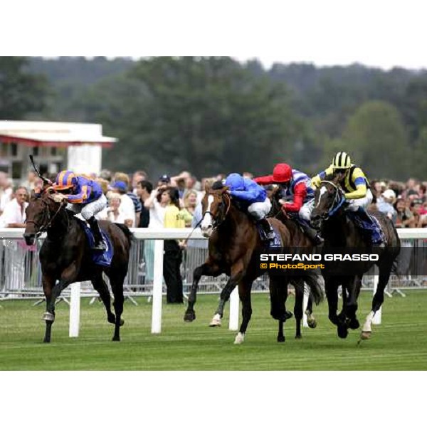 few meters to the post - Christophe Soumillon leads on Hurricane Run followed by Frankie Dettori on Electrocutionist and Christophe Lemaire on Heart\'s Cry - The King George Vi and Queen Elisabeth Diamond Stakes Ascot, 28th july 2006 ph. Stefano Grasso