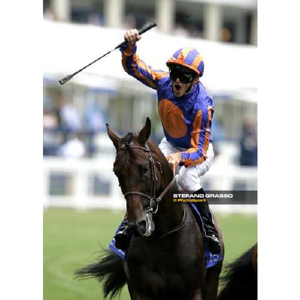 Christophe Soumillon triumphing on Hurricane Run after winning The King George Vi and Queen Elisabeth Diamond Stakes Ascot, 28th july 2006 ph. Stefano Grasso