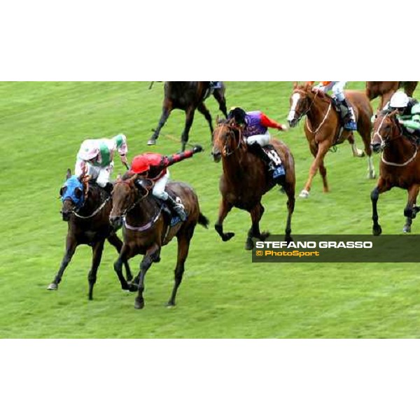 Dabbers Ridge, breeded by Franco Castelfranchi wins the Totesport International Stakes Ascot, 28th july 2006 ph. Giulia Filippini