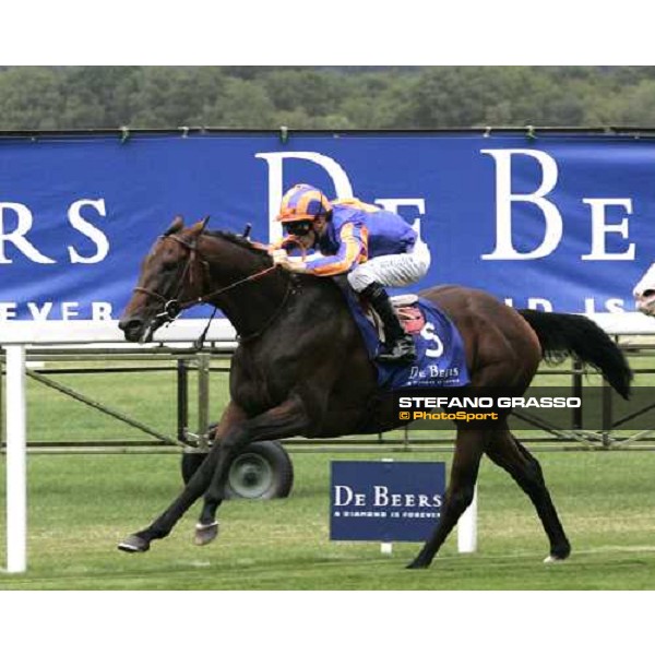 Christophe Soumillon on Hurricane Run flies towards the triumph in the King George Vi and Queen Elisabeth Diamond Stakes Ascot, 29th july 2006 ph. Stefano Grasso