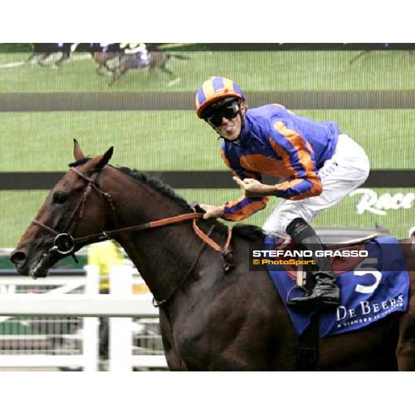 Christophe Soumillon on Hurricane Run a few meters after the line of the King George Vi and Queen Elisabeth Diamond Stakes Ascot, 29th july 2006 ph. Stefano Grasso