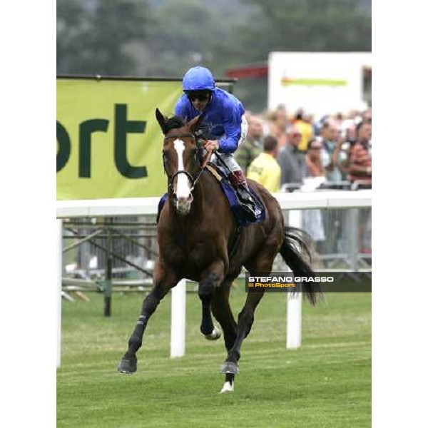 Frankie Dettori cantering on Electrocutionist before the King George Vi and Queen Elisabeth Diamond Stakes Ascot, 29th july 2006 ph. Stefano Grasso