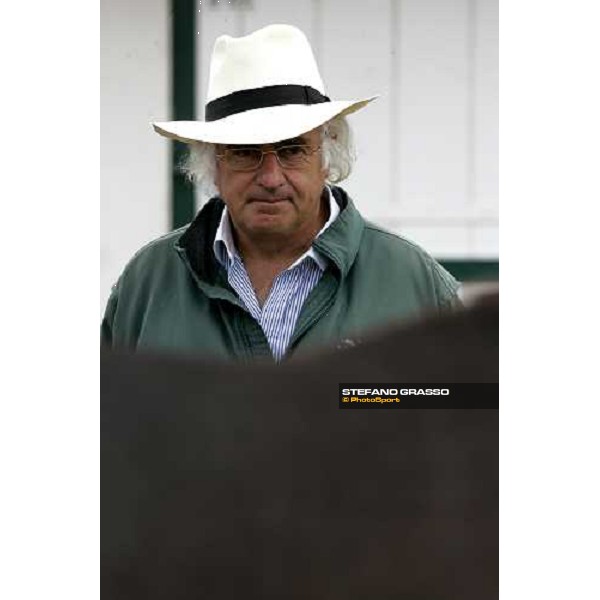 John Magnier looks a foal at Deauville sales Deauville, 19th august 2006 ph. Stefano Grasso