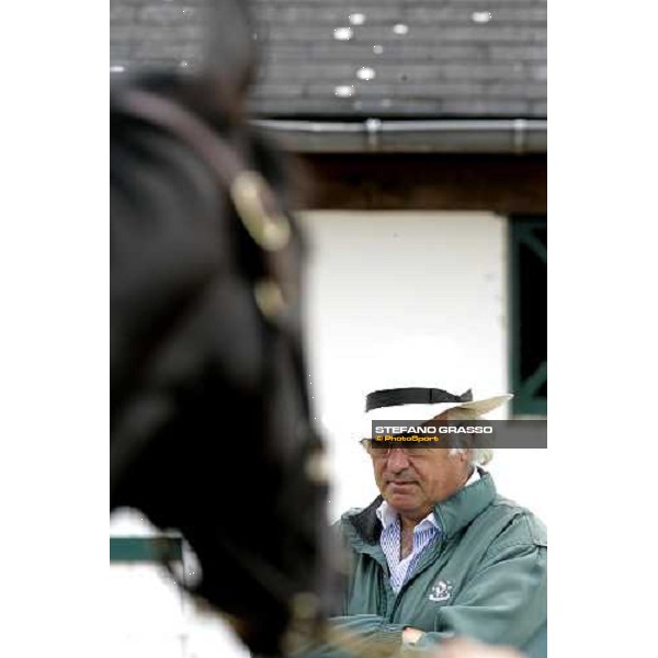 John Magnier looks a foal at Deauville sales Deauville, 19th august 2006 ph. Stefano Grasso