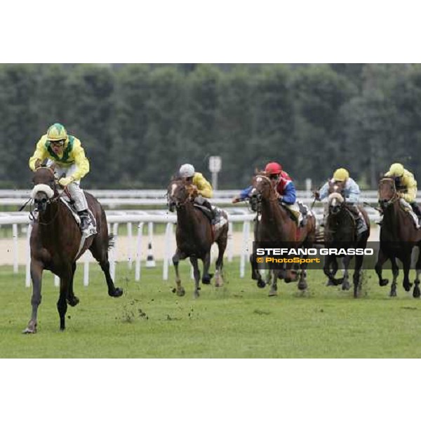 Dominique Boeuf on Spirit One wins the Criterium du Fonds Europeen de L\' Elevage - F.Spanu on Notturno di Chopin (1st from right) take the 4th place Deauville, 19th august 2006 ph. Stefano Grasso