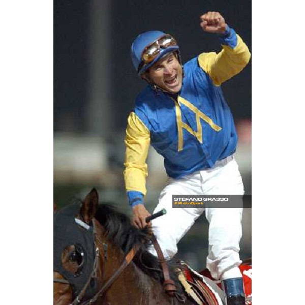 Alex Solis exulting onf Pleasantly Perfect Dubai World Cup 2004 Nad El Sheba, 27th march 2004 ph. Stefano Grasso