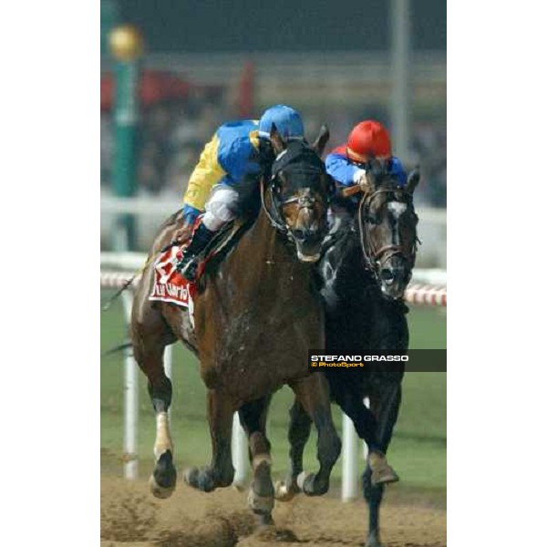 Pleasantly Perfect and Medaglia d\'Oro at last 20 meters Dubai World Cup 2004 Nad El Sheba, 27th march 2004 ph. Stefano Grasso