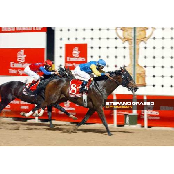 Alex Solis on Pleasantly Perfect, beating Medaglia d\'Oro, wins the Dubai World Cup 2004 NAd El Sheba, 27th march 2004 ph. Stefano Grasso