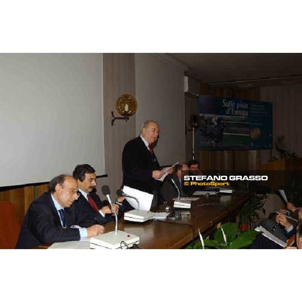 dott. Piero Studiati Berni, Presidente Soc. Alfea Convegno \'Sulle piste d\'Europa\' Pisa, Centro Studi Le Benedettine 3rd march 2004