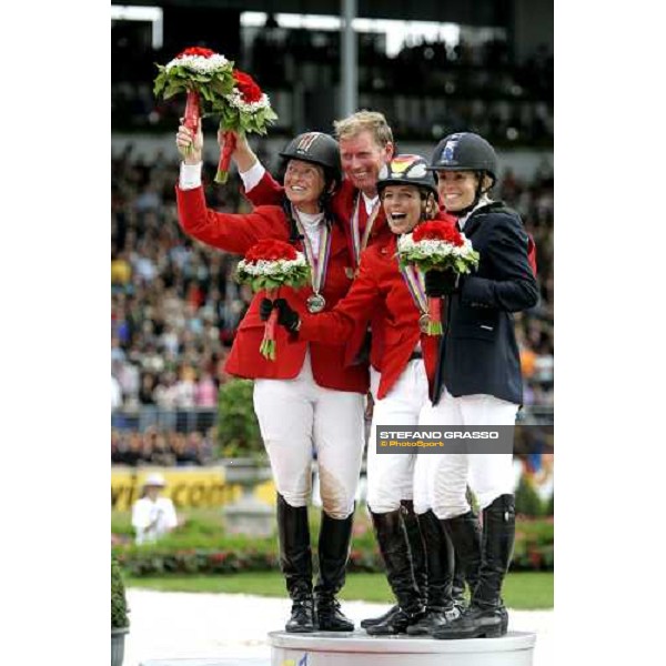 Fei Rolex World Champion from right, Edwina Alexander, Meredith Michaels-Beerbaum, Beezie Madden and Jos Lansink Aachen, 3rd september 2006 ph. Stefano Grasso