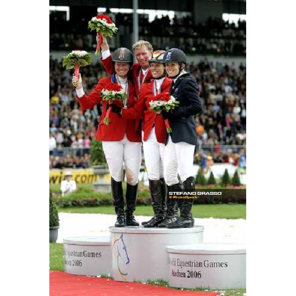 Fei Rolex World Champion from right, Edwina Alexander, Meredith Michaels-Beerbaum, Beezie Madden and Jos Lansink Aachen, 3rd september 2006 ph. Stefano Grasso
