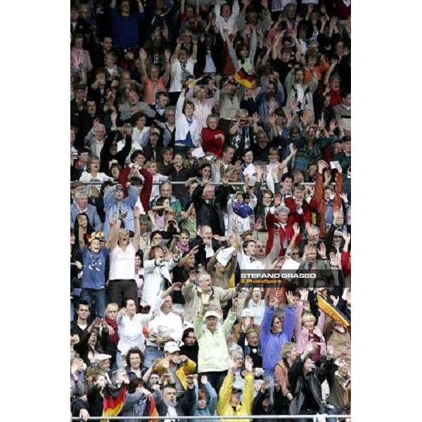 Fei Rolex World Champion - public at Aachen stadium makes the hola Aachen, 3rd september 2006 ph. Stefano Grasso