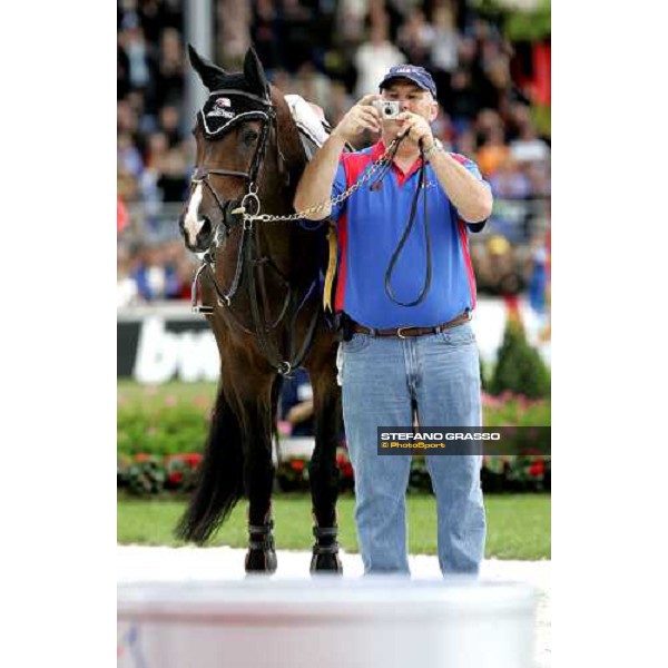 Fei Rolex World Champion - the podium the groom of Authentic takes pictures of Beezie Madden during prize giving Aachen, 3rd september 2006 ph. Stefano Grasso