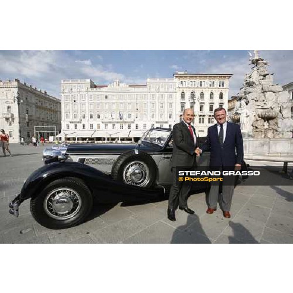 TRIESTE - 9¡ Meeting Cittˆ di Trieste for Classic Boats - Trofeo Arrigo Modugno and Sciarrelli Cup - AUDI - Mayor of Trieste, Roberto di Piazza with dott. Cerlenizza, General Manager of AutoGerma Italia Spa .They stand in front of Municipio di T