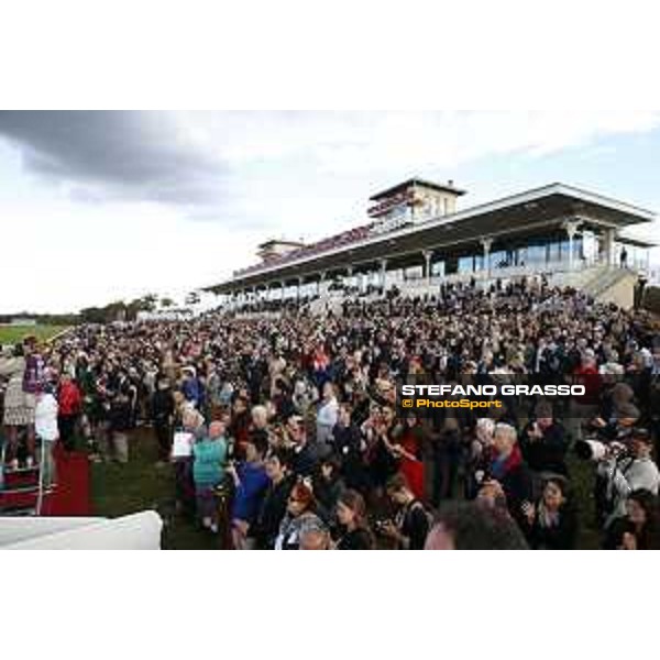 Ryan Moore on Found wins the Qatar Prix de l\'Arc de Triomphe - Full house Chantilly,2nd october 2016 ph.Stefano Grasso