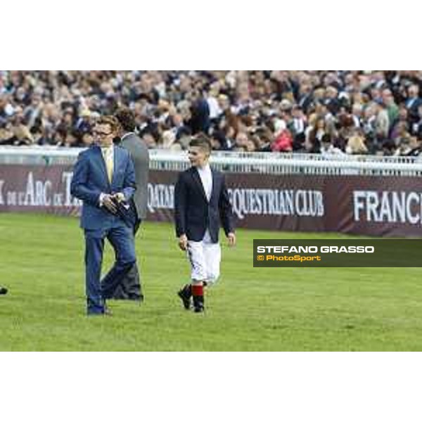 Qatar Prix de L\'Arc de Triomphe - Andrea Atzeni and his connection walking the course Chantilly,2nd october 2016 ph.Stefano Grasso