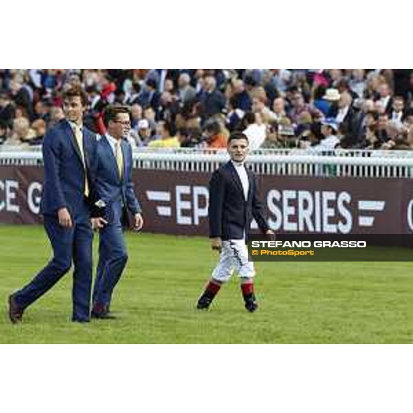 Qatar Prix de L\'Arc de Triomphe - Andrea Atzeni and his connection walking the course Chantilly,2nd october 2016 ph.Stefano Grasso