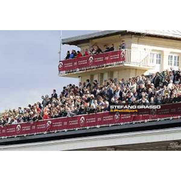 Qatar Prix de L\'Arc de Triomphe - Racegoers Chantilly,2nd october 2016 ph.Stefano Grasso