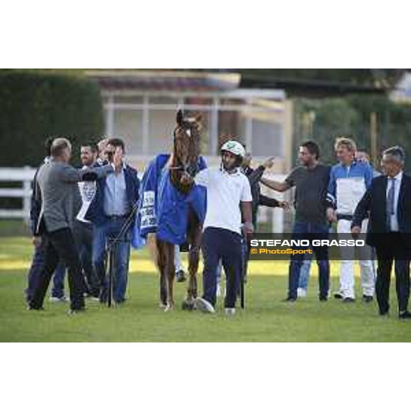 Pietro Gubellini with Unicka wins the 89° Derby Italiano del Trotto - Gianluca Lami congratulates Unicka Rome,9th october 2016 ph.Stefano Grasso
