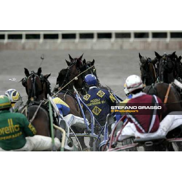 finish of Gran Premio Continentale - II Trofeo Gioco del Lotto the horses on the first bend Bologna, 17th september 2006 ph. Stefano Grasso