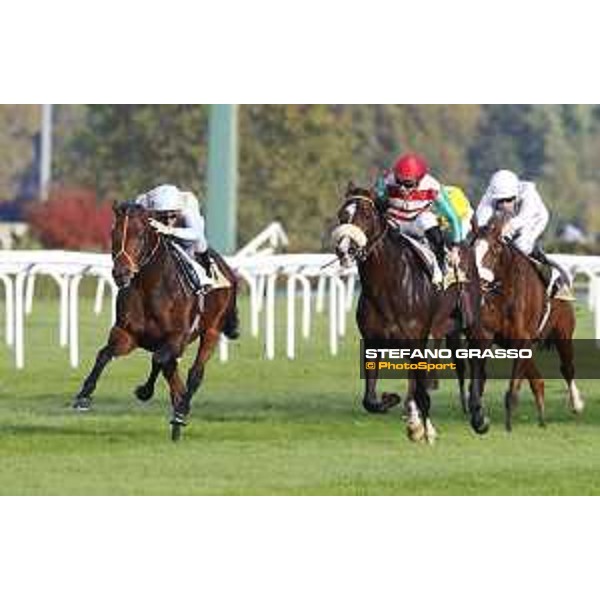Christian Demuro on Ventura Storm wins the Gran Premio del Jockey Club - Umberto Rispoli on Full Drago is second Milan,San Siro galopp racecourse 16/10/2016 ph.Stefano Grasso