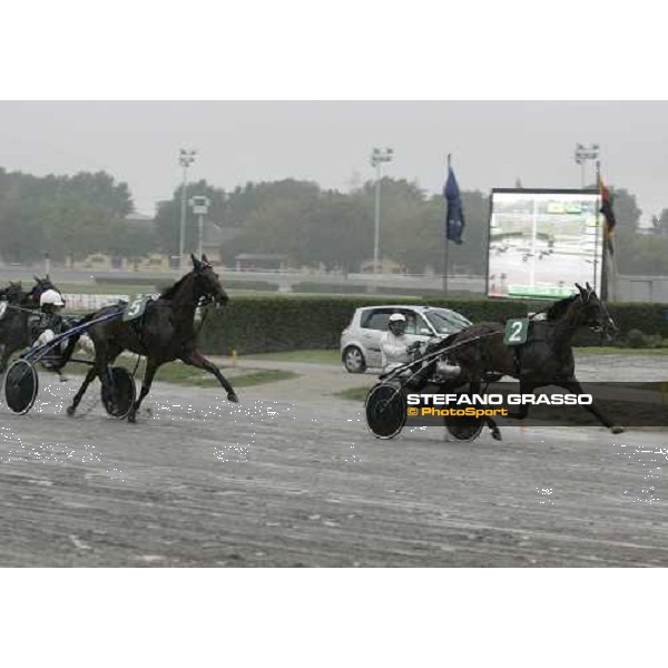 finish of Gran Premio Continentale - Filly Edy Mony with Foga di Azzurra wins the race beating Enrico Bellei with Frau Frau Olm Bologna, 17th september 2006 ph. Stefano Grasso