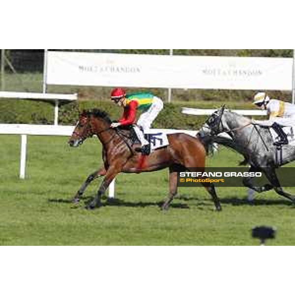 Christian Demuro on Samima wins the Premio Milano Jockey Club Stakes (PSA) trainer Karin Van den Bos Milano-San Siro racecourse,16/10/2016 ph.Stefano Grasso
