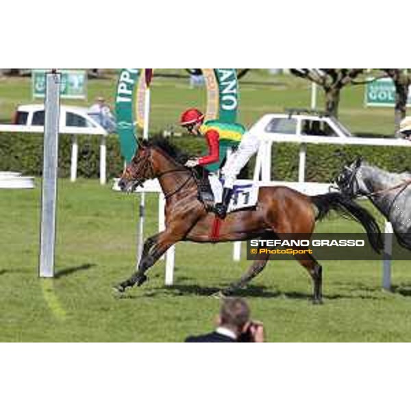 Christian Demuro on Samima wins the Premio Milano Jockey Club Stakes (PSA) trainer Karin Van den Bos Milano-San Siro racecourse,16/10/2016 ph.Stefano Grasso