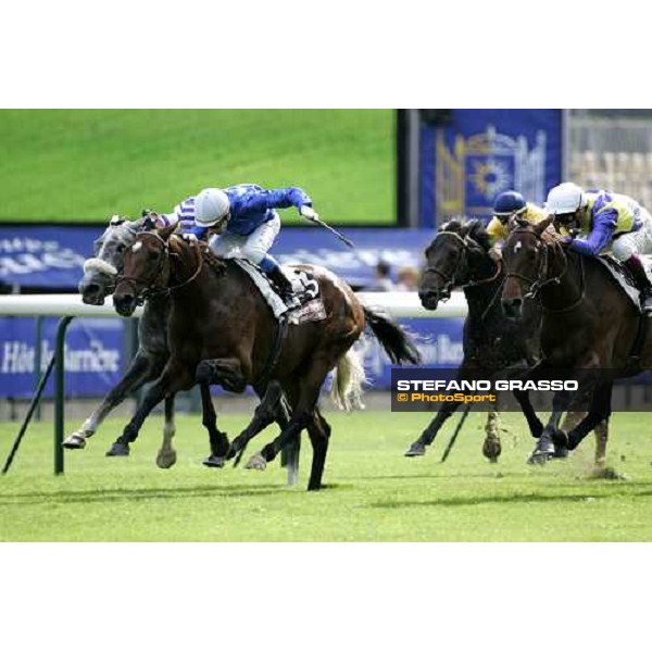 Stephane Pasquier on Vendangeur wins the Prix Chaudenay Casino Barriere de Menton beating Olivier Peslier on Ponte Tresa Paris Longchamp, 30th sept. 2006 ph. Stefano Grasso