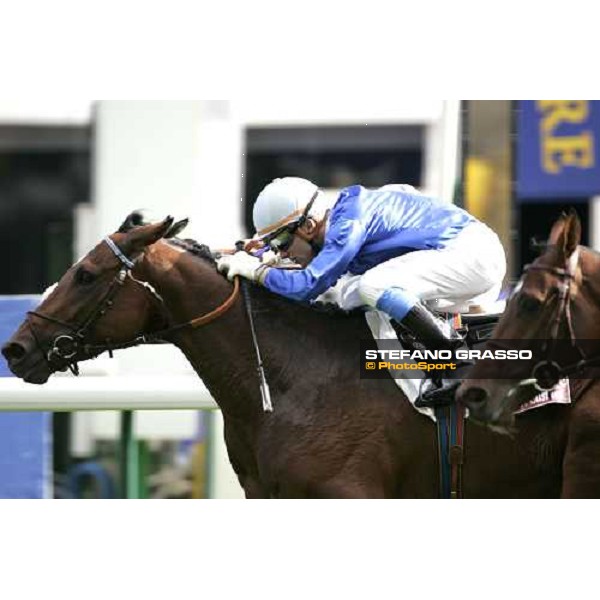 Stephane Pasquier on Vendangeur wins the Prix Chaudenay Casino Barriere de Menton beating Olivier Peslier on Ponte Tresa Paris Longchamp, 30th sept. 2006 ph. Stefano Grasso