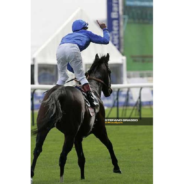 Frankie Dettori triumphing on Caradak after winning Prix de La Foret Casino Barriere de Biarritz Paris Longchamp, 30th sept. 2006 ph. Stefano Grasso