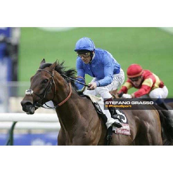 last meters for Frankie Dettori on Echo of Light winner of the Prix Daniel Wildenstein Castel Marie-Louise de la Baule Paris Longchamp, 30th sept. 2006 ph. Stefano Grasso