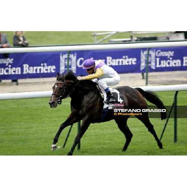 Olivier Peslier wins on Soldier Hollow the Prix du Casino Barriere de Toulouse beating Christophe Soumillon on Manduro Paris Longchamp, 30th sept. 2006 ph. Stefano Grasso