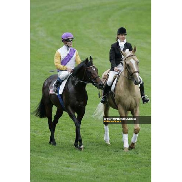 Olivier Peslier comes back on Soldier Hollow after winning the Prix du Casino Barriere de Toulouse Paris Longchamp, 30th sept. 2006 ph. Stefano Grasso