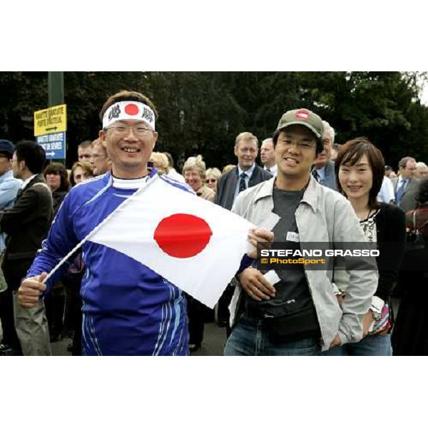 japanese Deep Impact supporters enter the Longchamp racecourse on sunday morning. Paris Longchamp, 1st october 2006 ph. Stefano Grasso