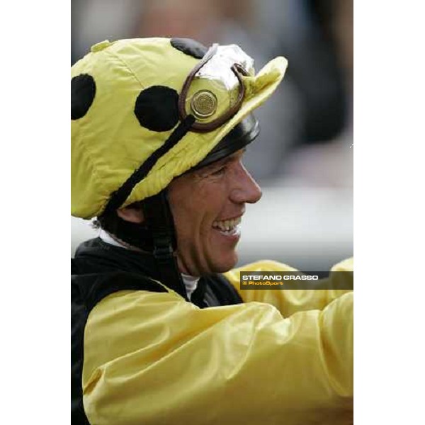 Frankie Dettori very happy after winning Prix du Cadran Casino Les Princes Barriere de Cannes Paris Longchamp, 1st october 2006 ph. Stefano Grasso