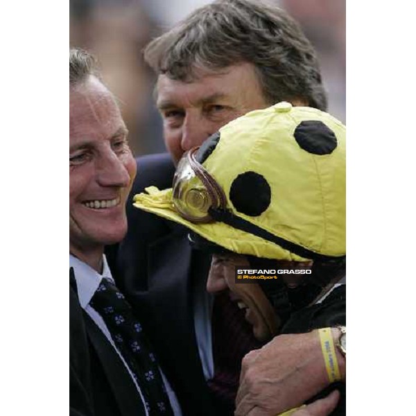 Frankie Dettori embraced by Terry Cooper and Br.Millman after winning Prix du Cadran Casino Les Princes Barriere de Cannes Paris Longchamp, 1st october 2006 ph. Stefano Grasso