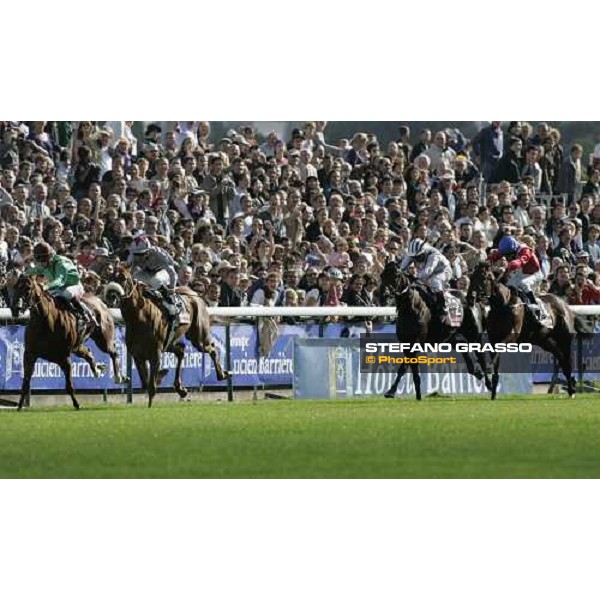 at last 200 meters Christophe Soumillon on Mandesha winner of the Prix de L\' Opera Casino Barriere d\'Enghien-Les-Bains, Satwa Queen, Irridescence and Nannina Paris Longchamp, 1st october 2006 ph. Stefano Grasso