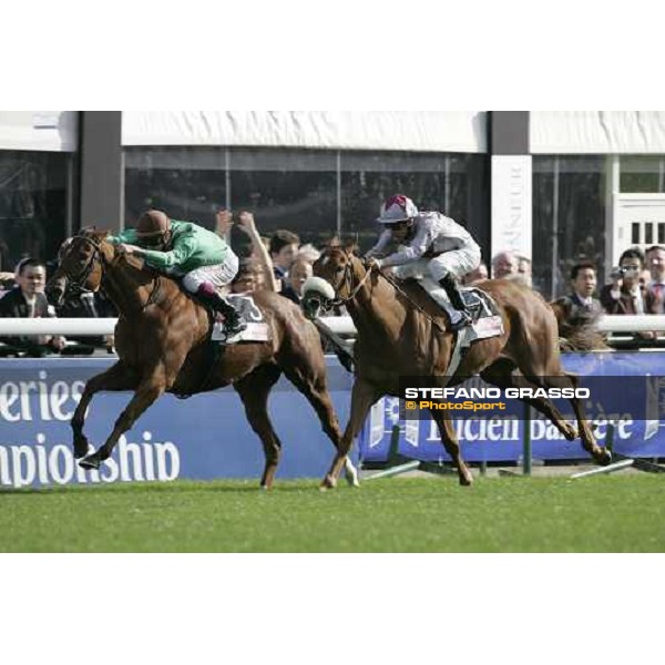 Christophe Soumillon on Mandesha wins the Prix de L\' Opera Casino Barriere d\'Enghien-Les-Bains beating Satwa Queen Paris Longchamp, 1st october 2006 ph. Stefano Grasso