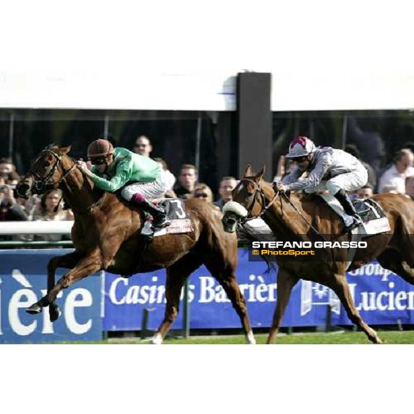 Christophe Soumillon on Mandesha wins the Prix de L\' Opera Casino Barriere d\'Enghien-Les-Bains beating Satwa Queen Paris Longchamp, 1st october 2006 ph. Stefano Grasso