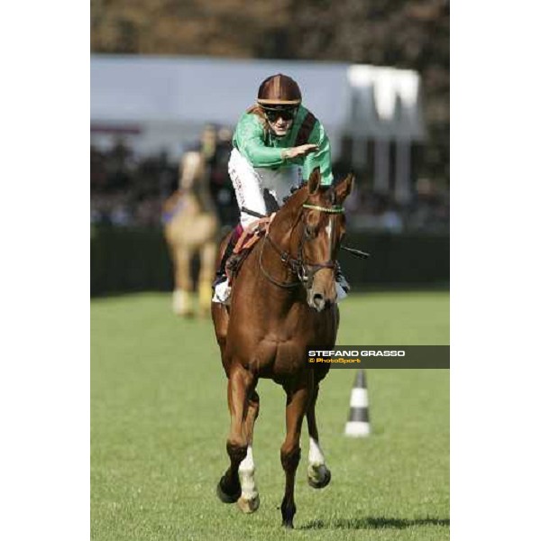 Christophe Soumillon comes back on Mandesha after winning the Prix de L\' Opera Casino Barriere d\'Enghien-Les-Bains Paris Longchamp, 1st october 2006 ph. Stefano Grasso