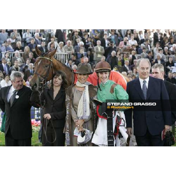 giving prize for MAndesha connection Christophe Soumillon , tehe Aga Khan and daugheter winners of the Prix de L\' Opera Casino Barriere d\'Enghien-Les-Bains Paris Longchamp, 1st october 2006 ph. Stefano Grasso