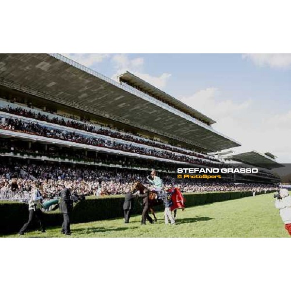 Christophe Soumillon on Mandesha comes back after winning the Prix de L\' Opera Casino Barriere d\'Enghien-Les-Bains beating Satwa Queen Paris Longchamp, 1st october 2006 ph. Stefano Grasso