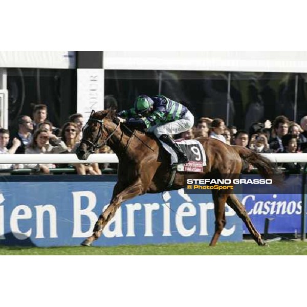 Kevin Manning on Finsceal Beo wins the Prix Marcel Boussac Criterium des Pouliches Royal Barriere de Deauville Paris Longchamp, 1st october 2006 ph. Stefano Grasso