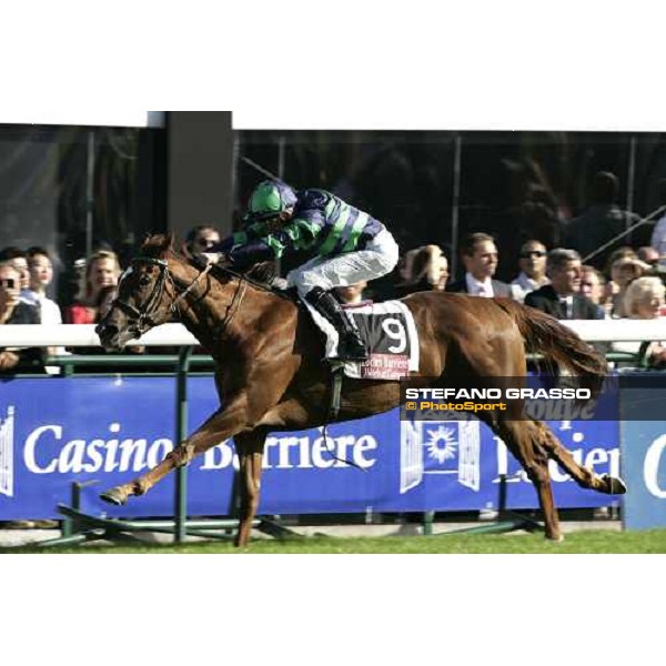 Kevin Manning on Finsceal Beo wins the Prix Marcel Boussac Criterium des Pouliches Royal Barriere de Deauville Paris Longchamp, 1st october 2006 ph. Stefano Grasso