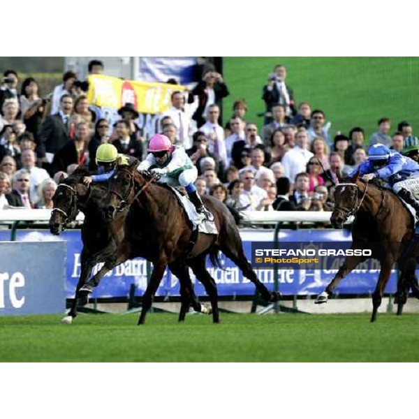 at last few meters to the line Stephane Pasquier on Rail Link leads on Deep Impact and Pride the 85¡ Prix Arc de Triomphe Lucien Barriere Paris Longchamp, 1st october 2006 ph. Stefano Grasso
