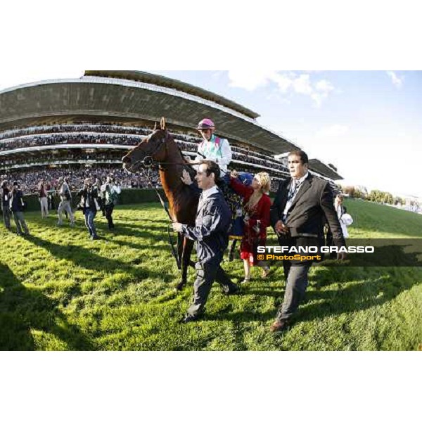 coming back for Rail Link and Stephane Pasquier with Andr Fabre winners of the 85¡ PRix de l\' Arc de Triomphe Paris Longchamp, 1st october 2006 ph. Stefano Grasso