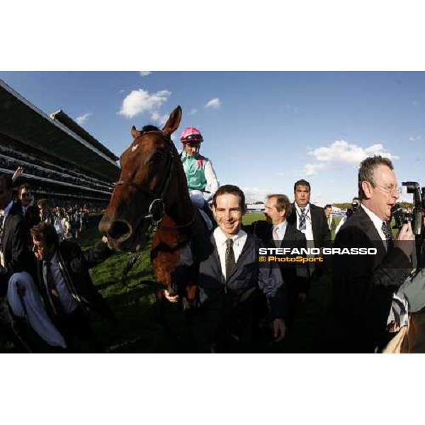 coming back for Rail Link and Stephane Pasquier with Andr Fabre winners of the 85¡ PRix de l\' Arc de Triomphe Paris Longchamp, 1st october 2006 ph. Stefano Grasso