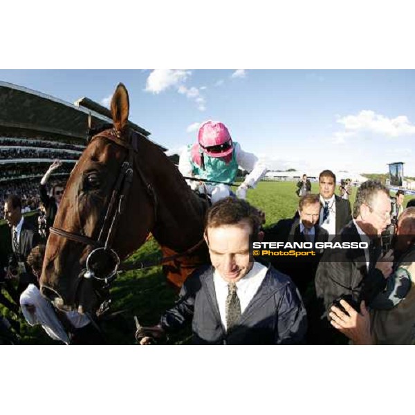 coming back for Rail Link and Stephane Pasquier with Andr Fabre winners of the 85¡ PRix de l\' Arc de Triomphe Paris Longchamp, 1st october 2006 ph. Stefano Grasso